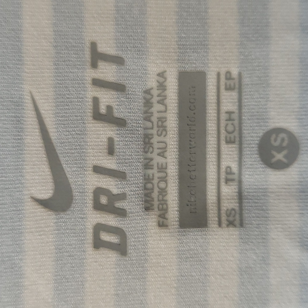 Nike Dri Fit - Picture 3 of 5